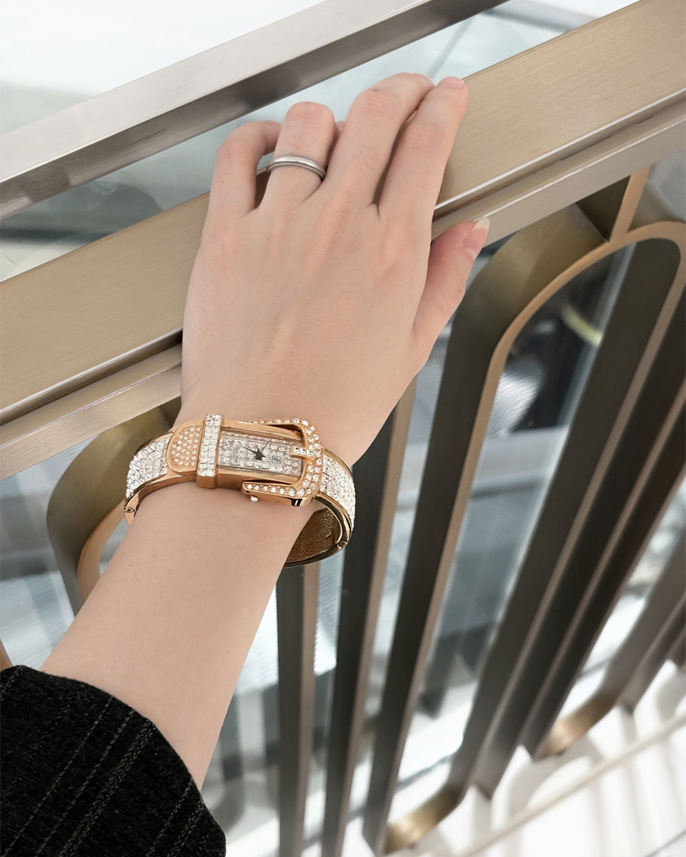 [Victoria Wieck] 로즈골드 버클 뱅글 워치