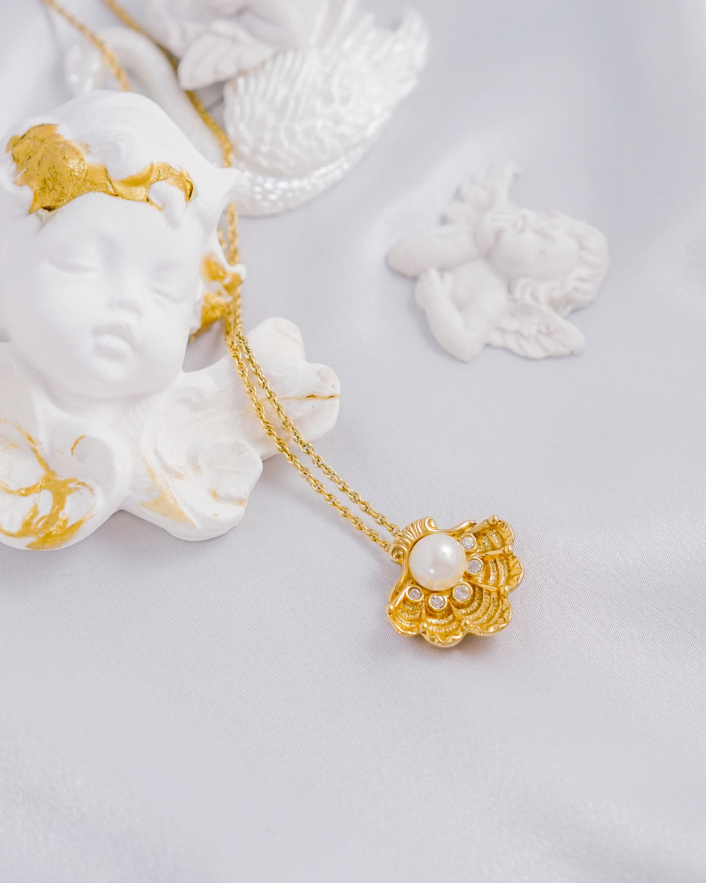 [AVON] Pearly shell necklace