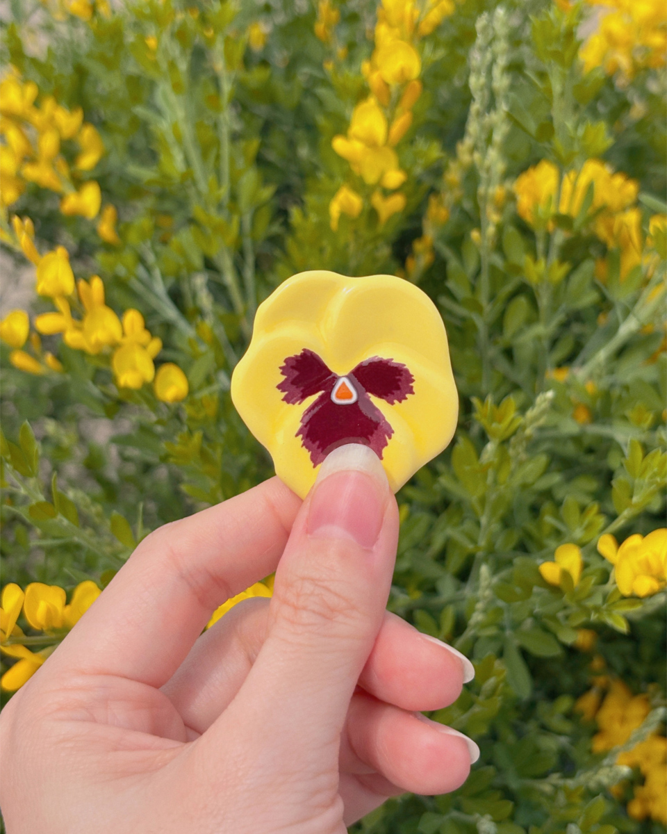 [AVON] 포슬린 팬지 브로치