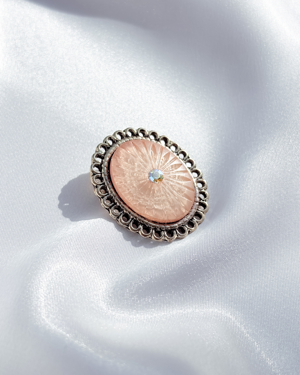 캠퍼 피치 글라스 브로치